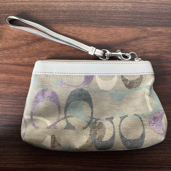 Coach Clutch in Beige with Removable Handle - Picture 3 of 4